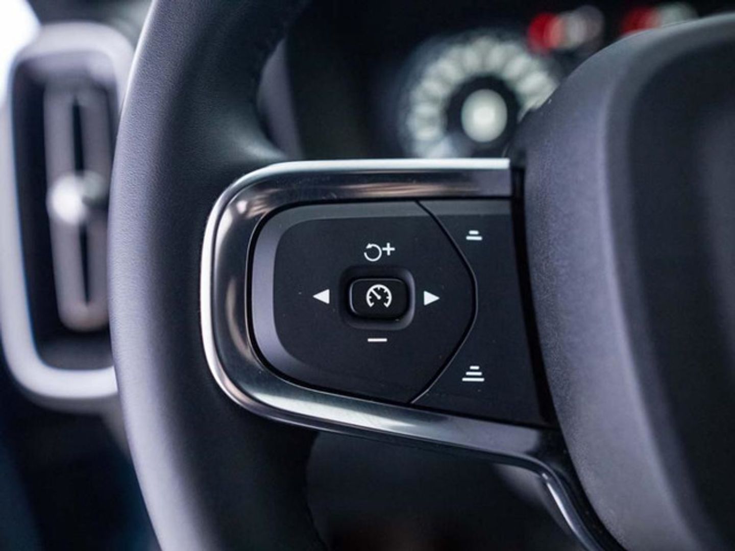 Volvo XC40 T2 Core Auto 95 kW (129 CV)