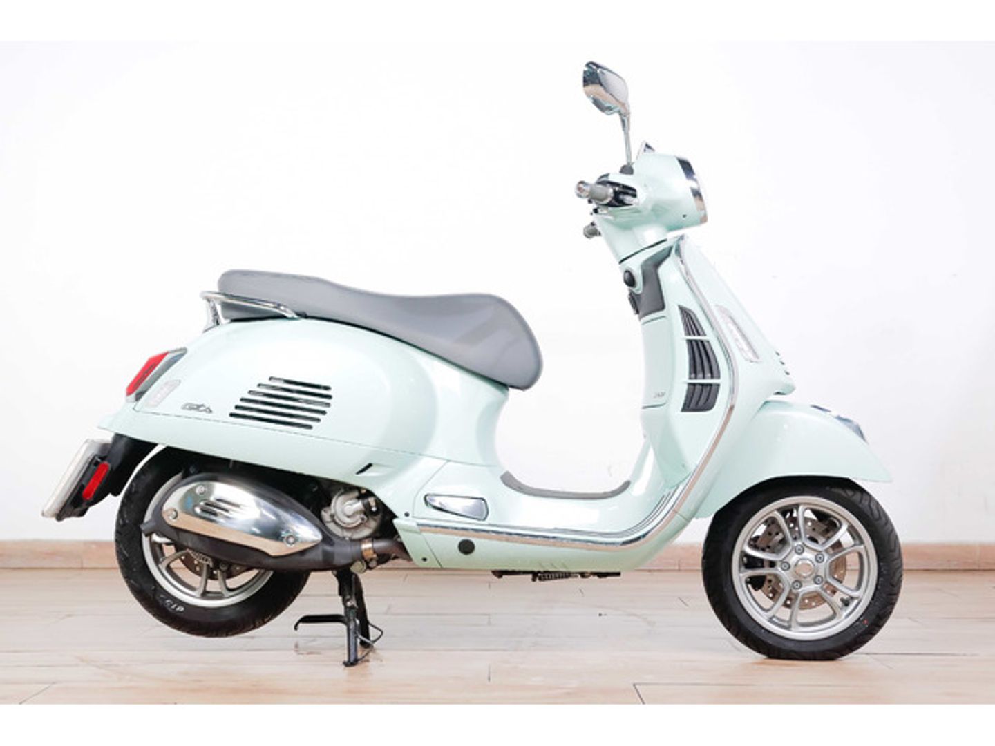 Vespa GTS 300 Blanco Motorcycle