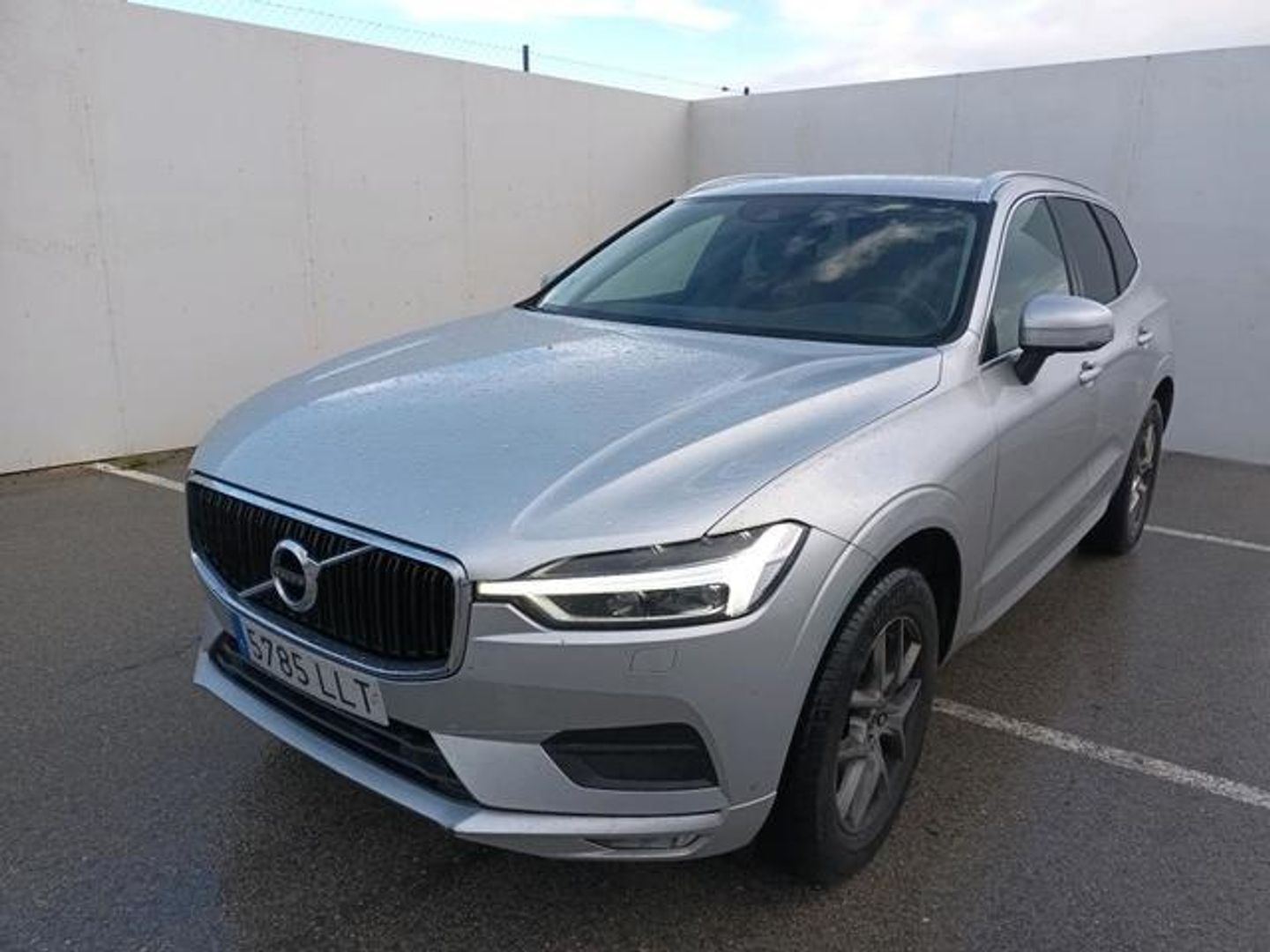 Volvo XC60 B4 G Momentum Pro Gris Plata SUV