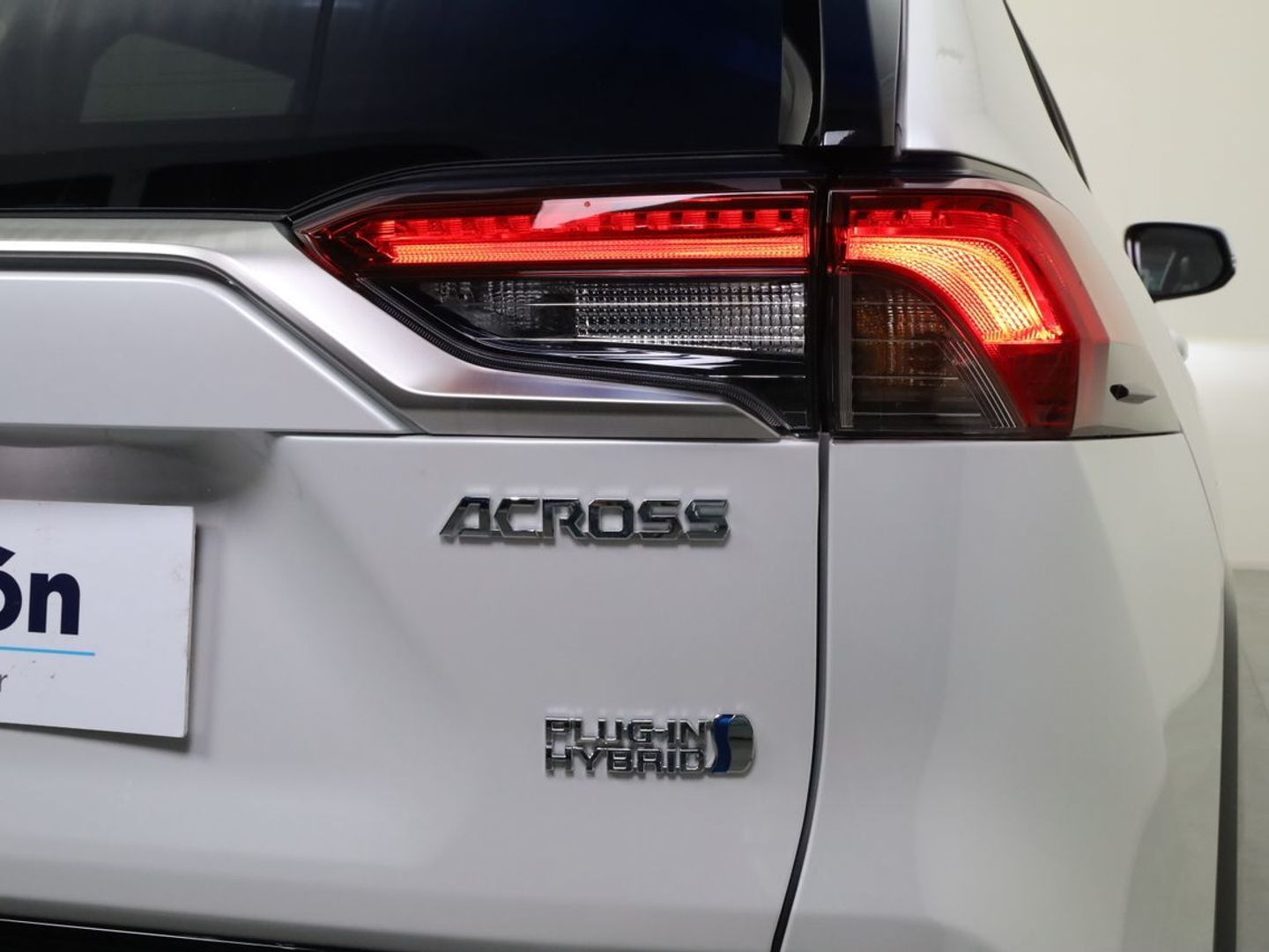 Suzuki Across 2.5 PHEV 4WD 225 kW (306 CV)