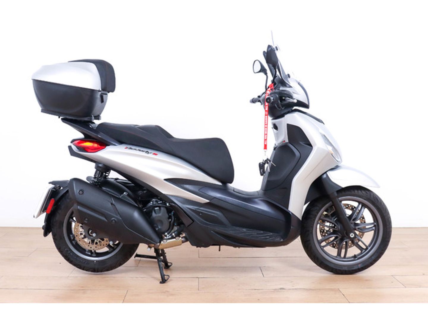 Piaggio BEVERLY 400 HPE S Blanco Motorcycle