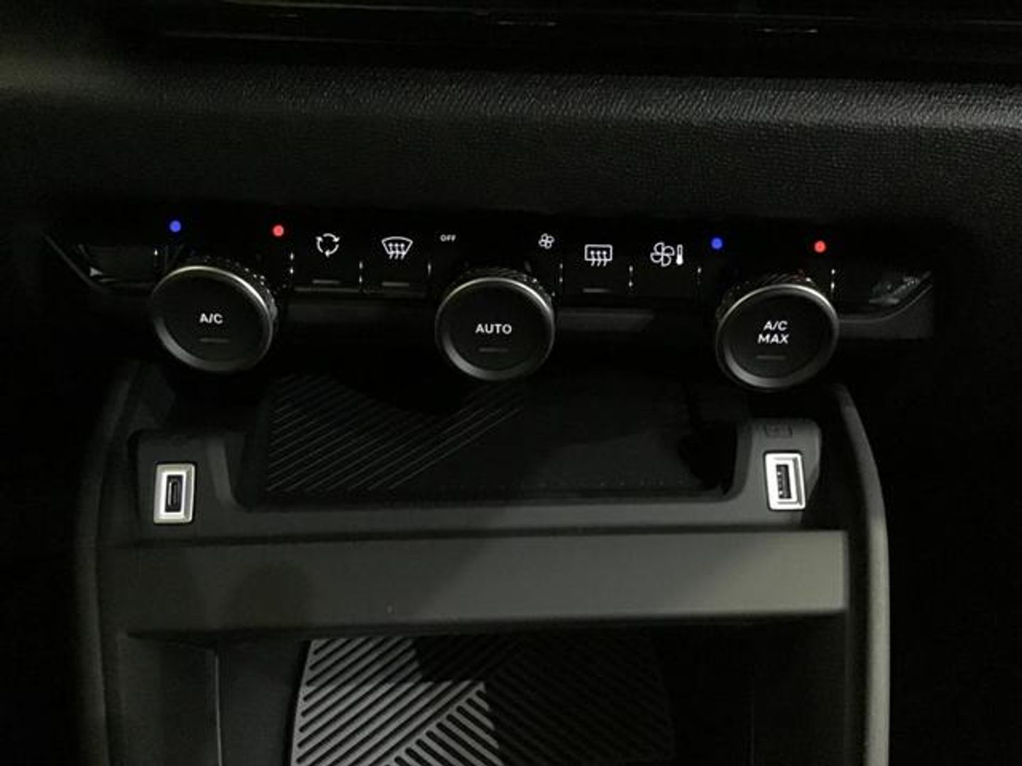 Citroen C4 X Hybrid 136 e-DCS6 Plus 100 kW (136 CV)