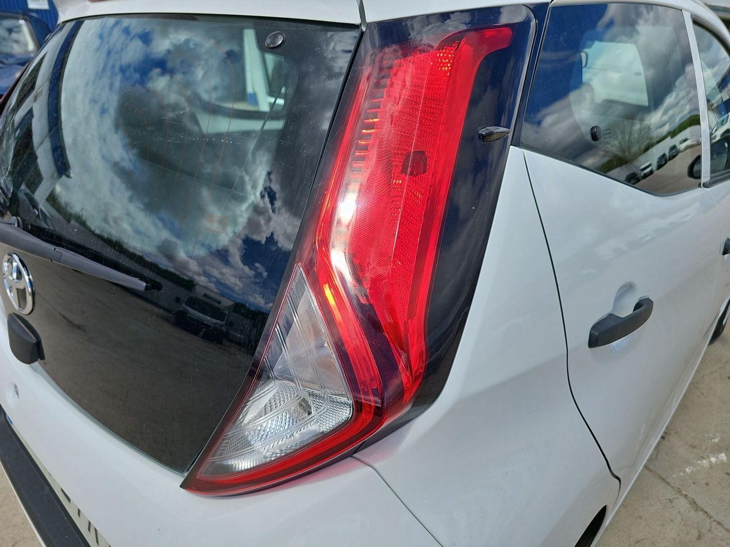 Toyota Aygo 1.0 70 x-play 53 kW (72 CV)
