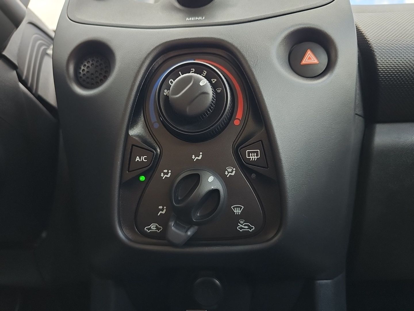 Toyota Aygo 1.0 70 x-play 53 kW (72 CV)