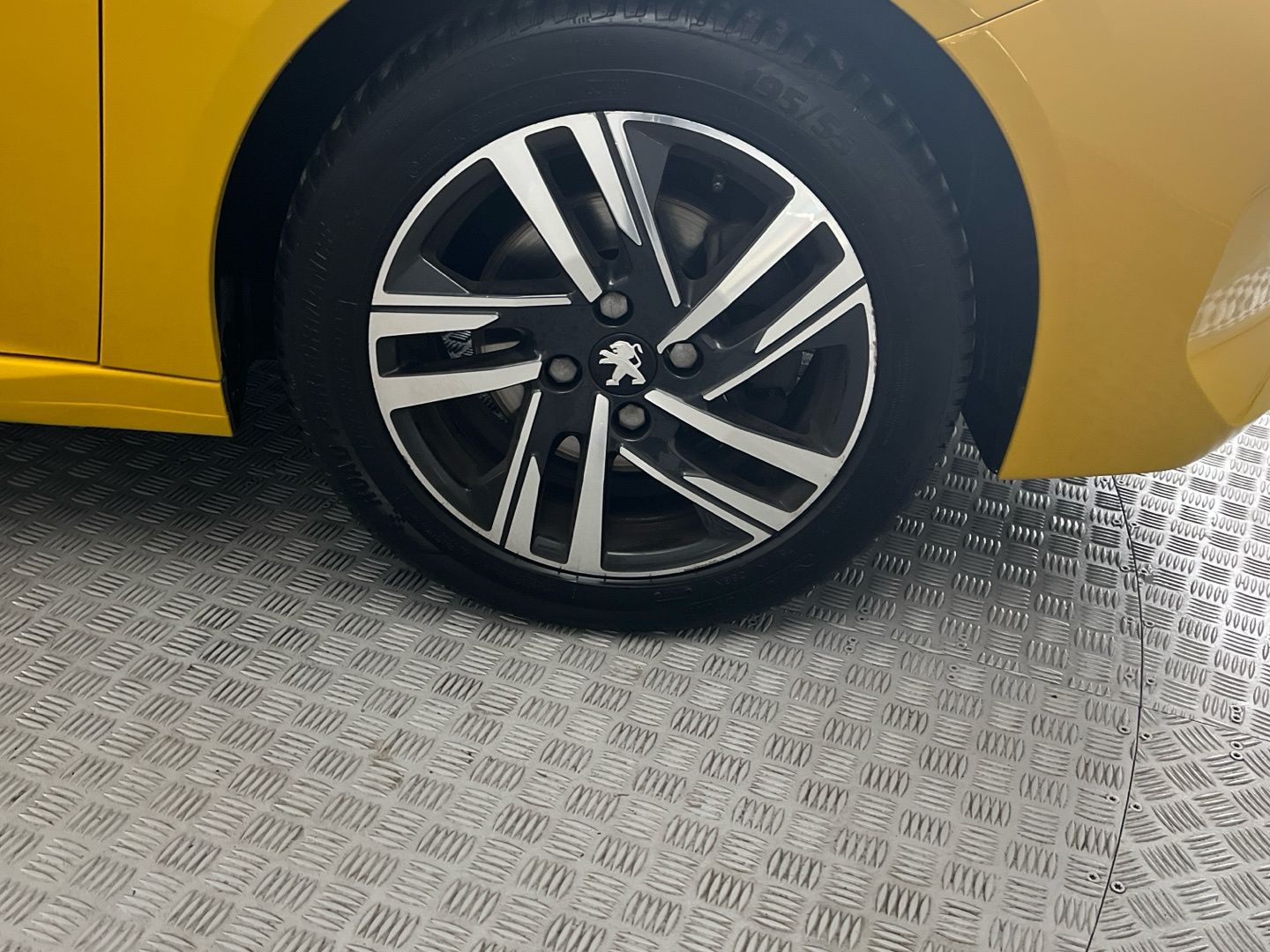 Peugeot 208 BlueHDi 100 Active Pack