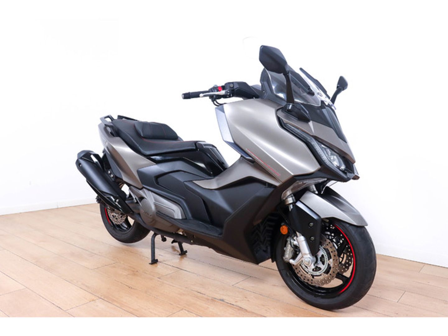 Kymco AK550