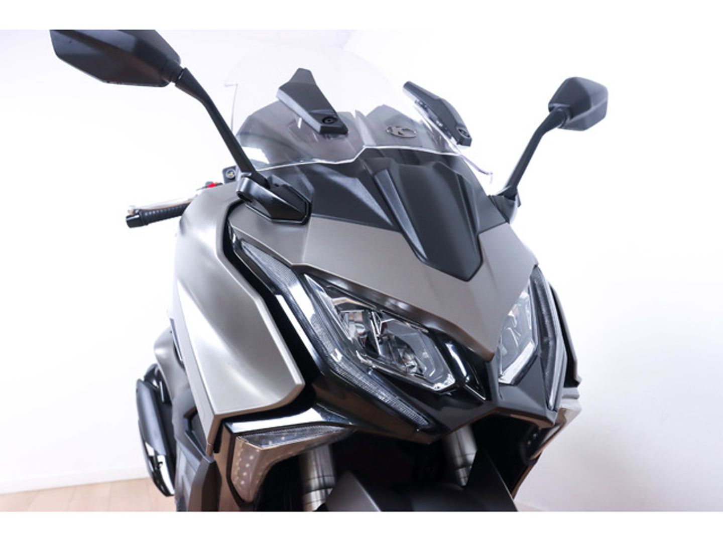 Kymco AK550