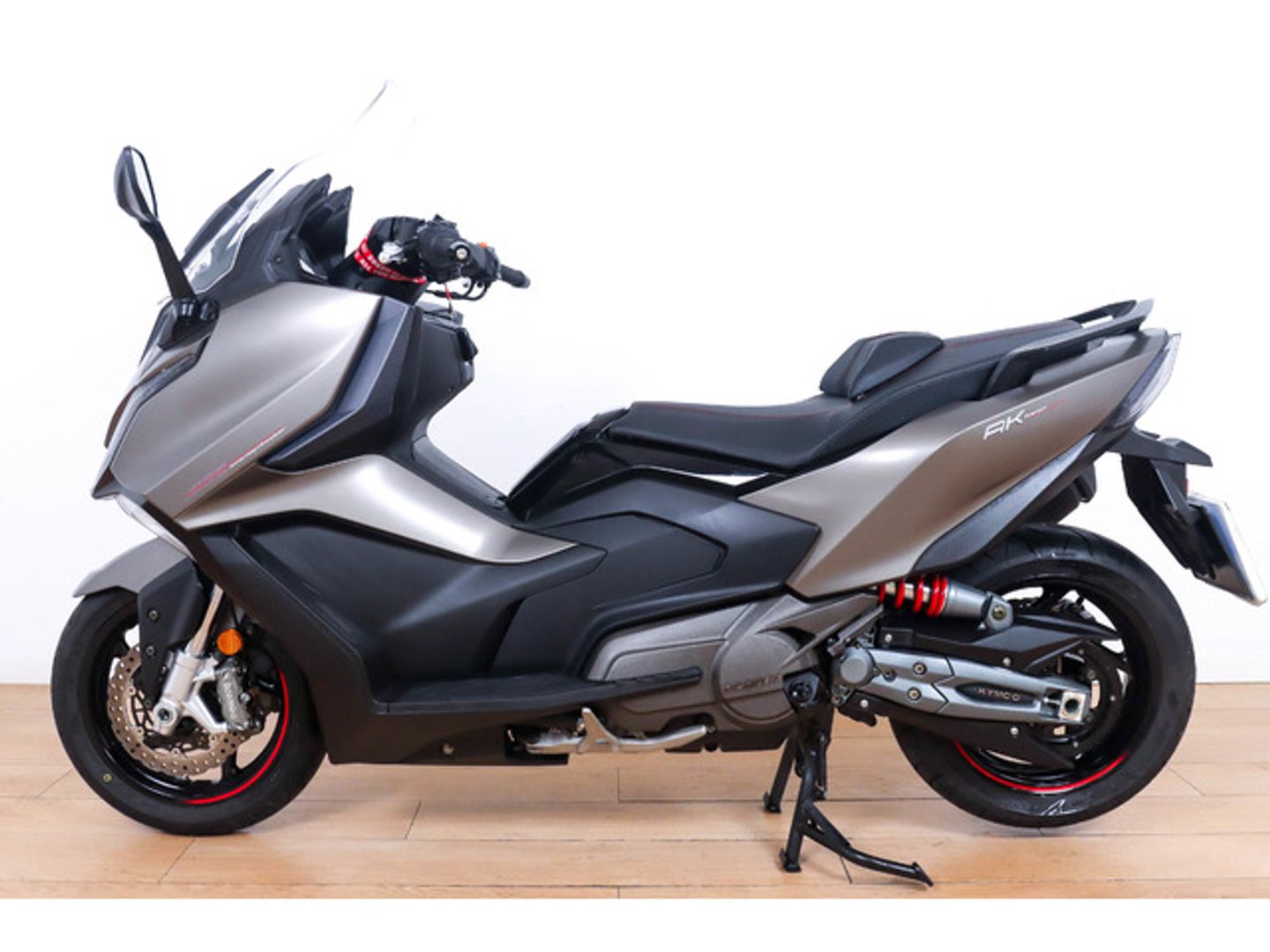 Kymco AK550