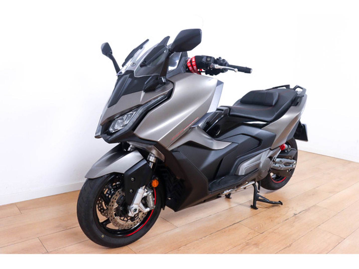 Kymco AK550