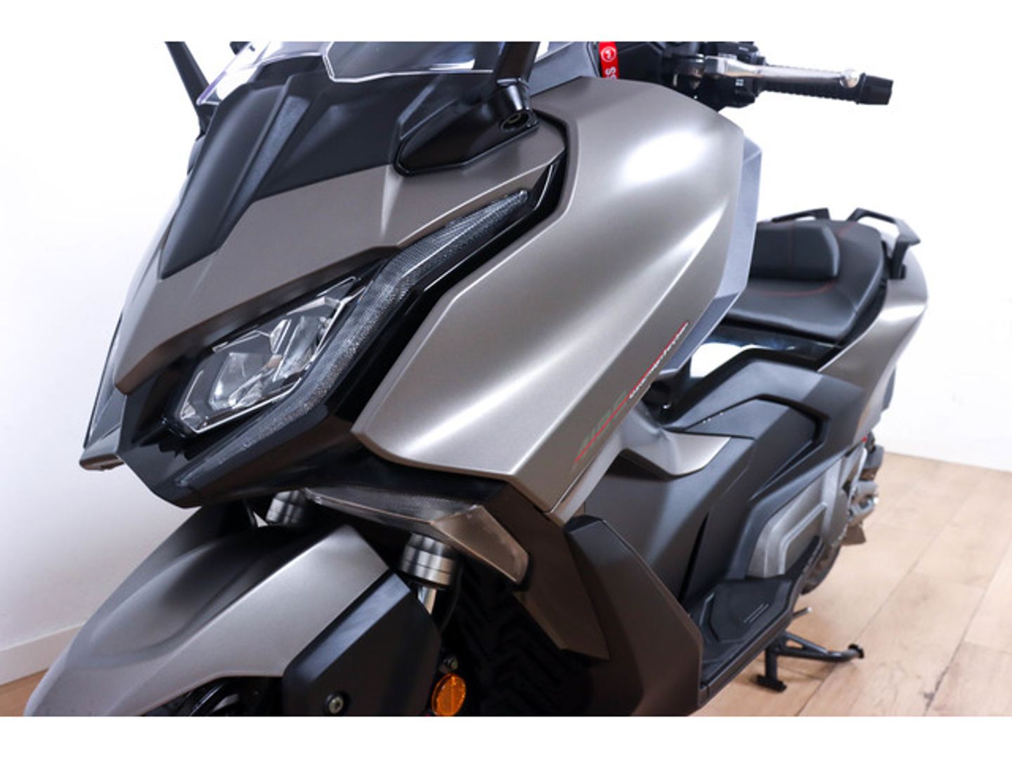 Kymco AK550