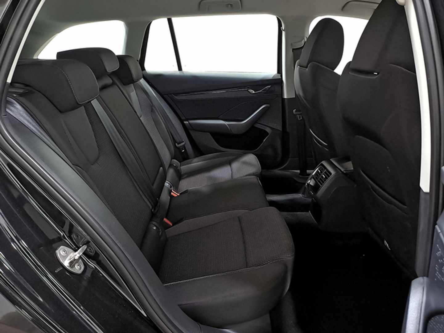 Skoda Octavia Combi 1.5 TSI m-HEV Ambition Plus DSG 110 kW (150 CV)