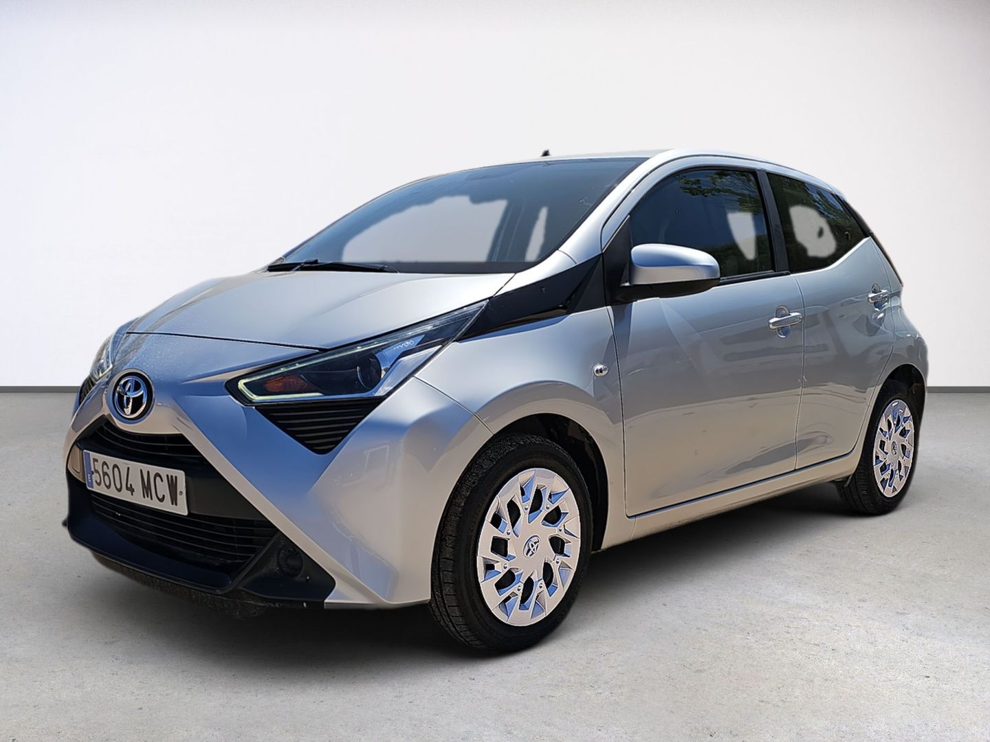 Toyota Aygo 1.0 70 x-play 53 kW (72 CV) Gris Plata Compact