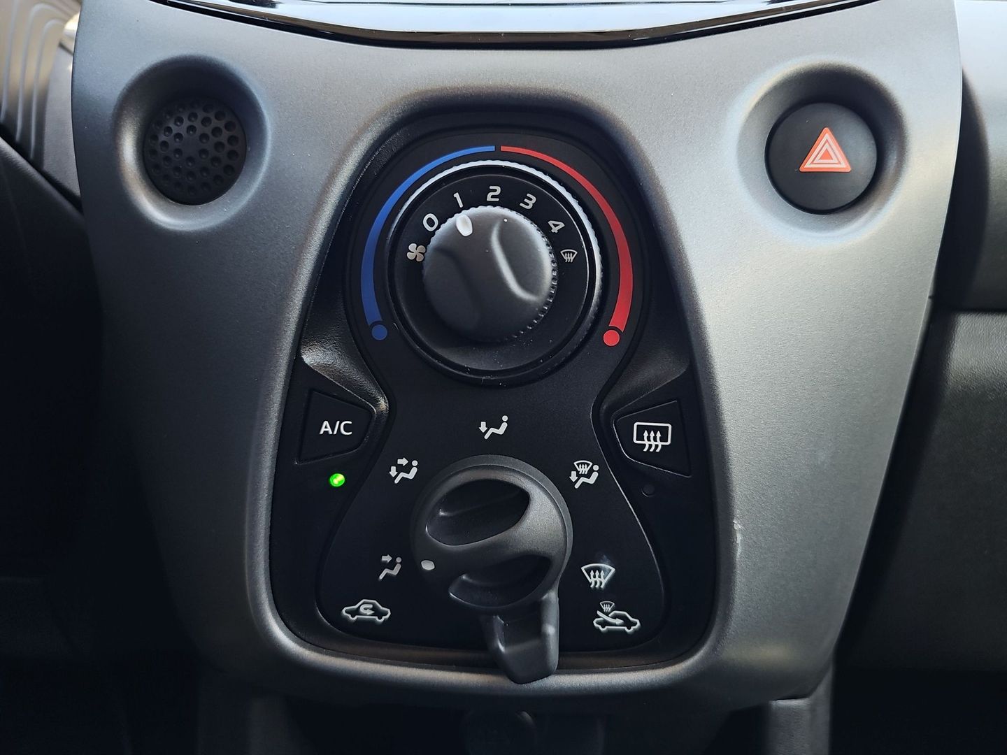 Toyota Aygo 1.0 70 x-play 53 kW (72 CV)