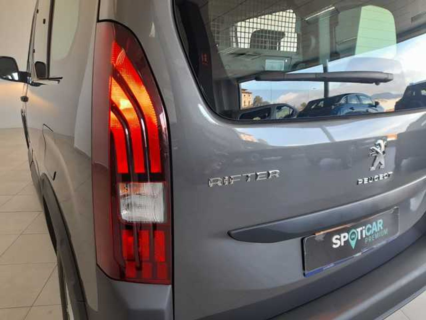 Peugeot Rifter BlueHDi 100 Allure Business Standard 73 kW (100 CV)