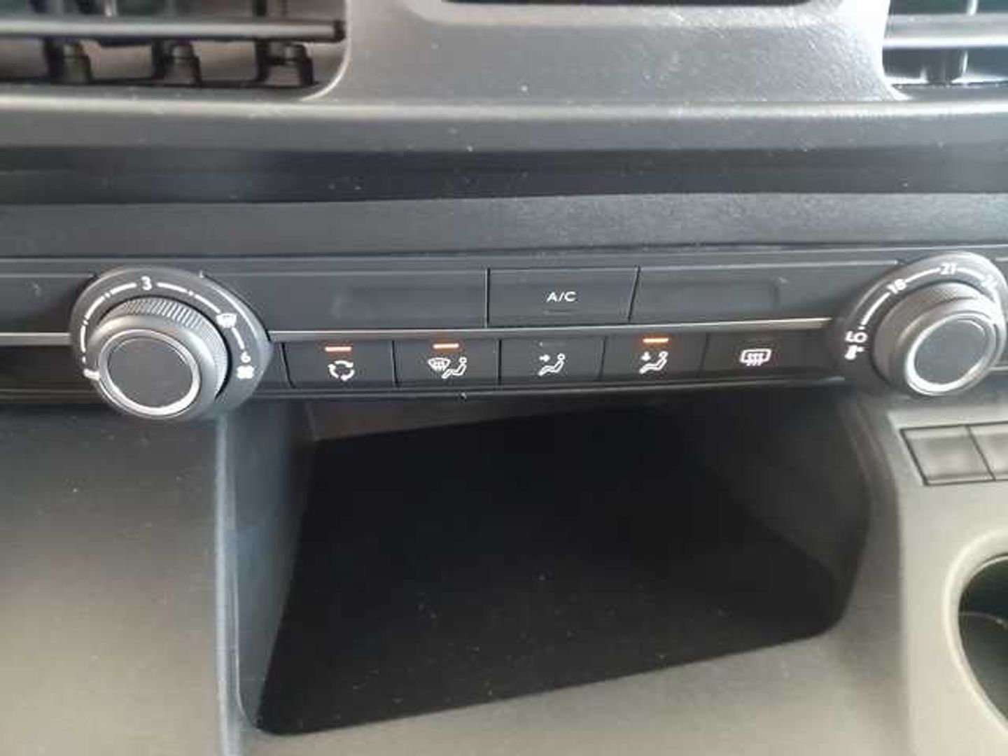 Peugeot Rifter BlueHDi 100 Allure Business Standard 73 kW (100 CV)