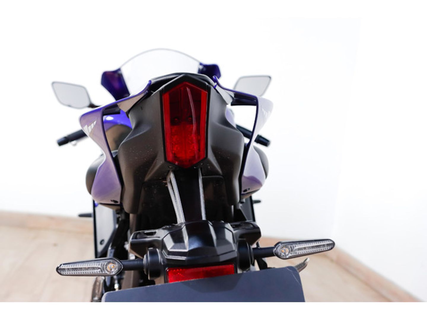 Yamaha R7