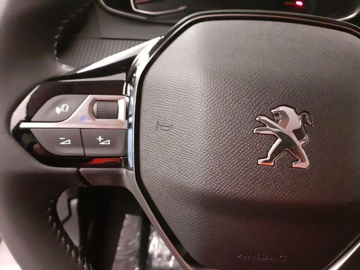 Peugeot 208 PureTech 100