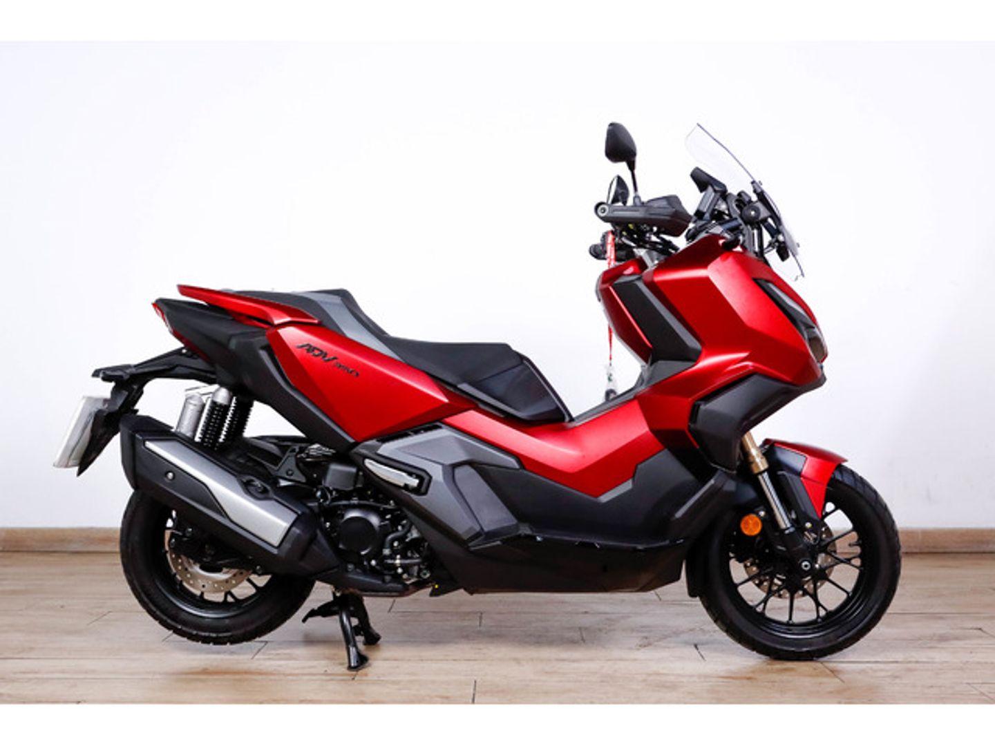 Honda ADV350 Rojo Motorcycle