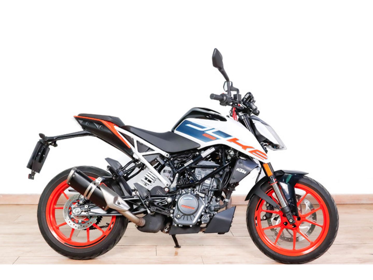 Ktm 125 Duke Blanco Motorcycle