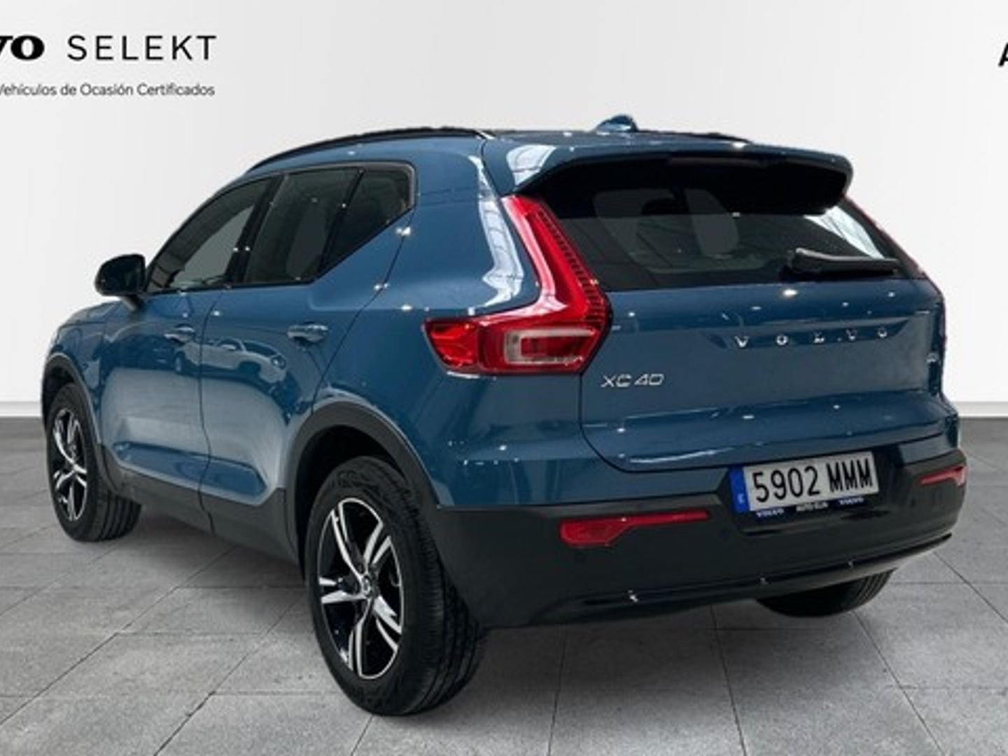 Volvo XC40 B3 G Plus Dark