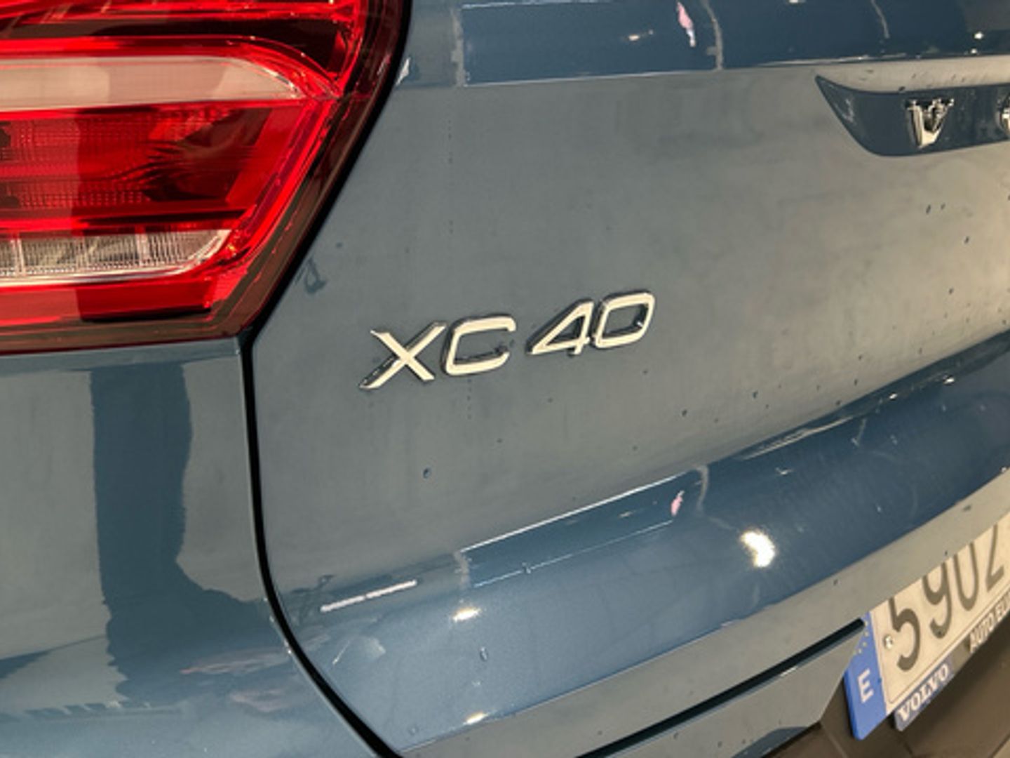 Volvo XC40 B3 G Plus Dark