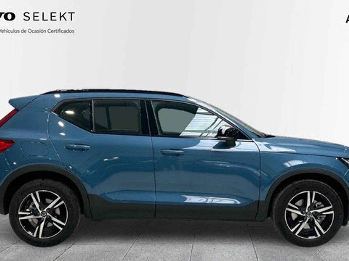 Volvo XC40 B3 G Plus Dark