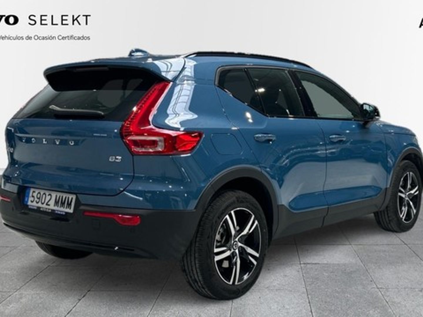 Volvo XC40 B3 G Plus Dark