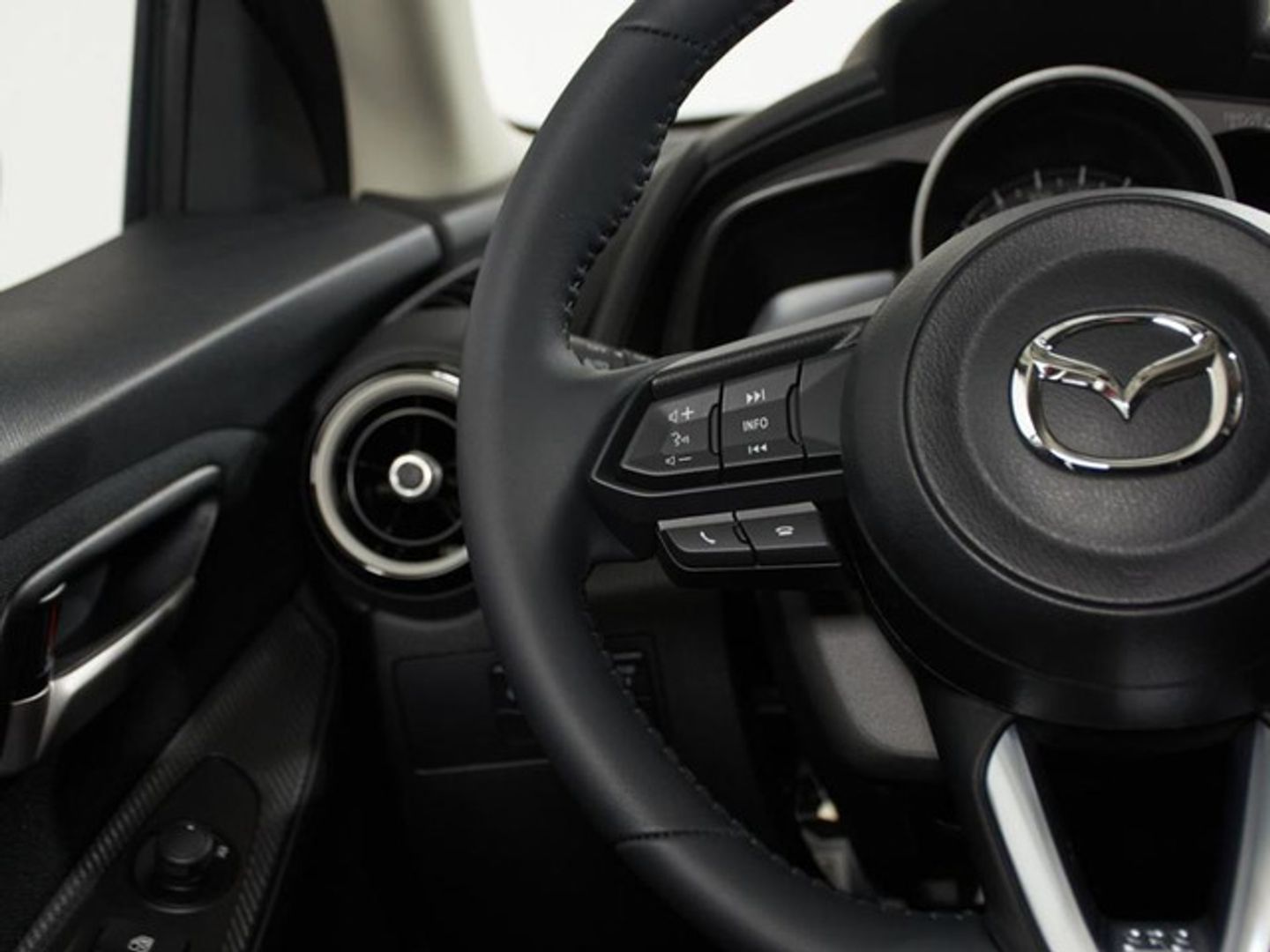 Mazda Mazda 2 1.5 Center-Line Convenience