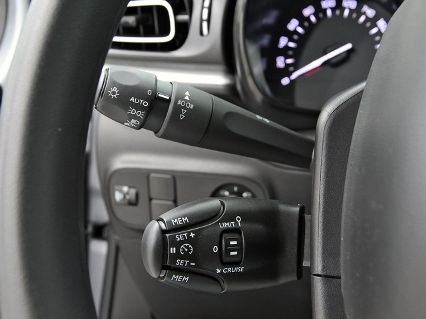 Citroen C3 PureTech 82 C-Series 61 kW (83 CV)