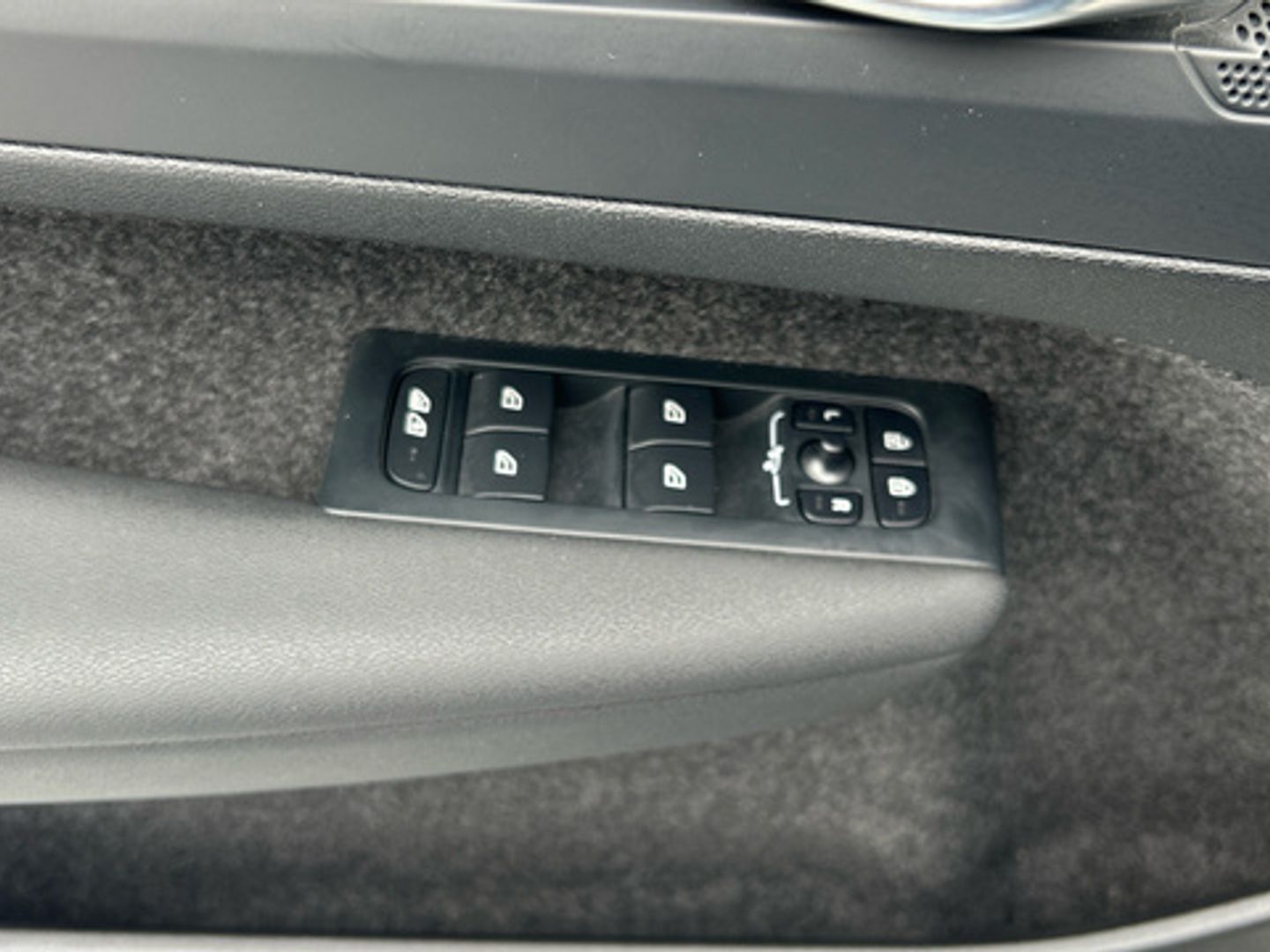 Volvo XC40 Recharge Single Extended Core Auto 185 kW (252 CV)