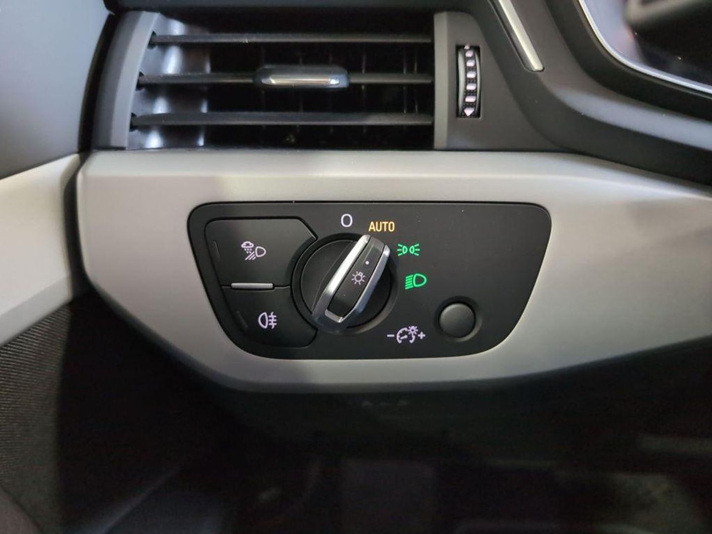Audi A4 Advanced 30 TDI 100 kW (136 CV) S tronic