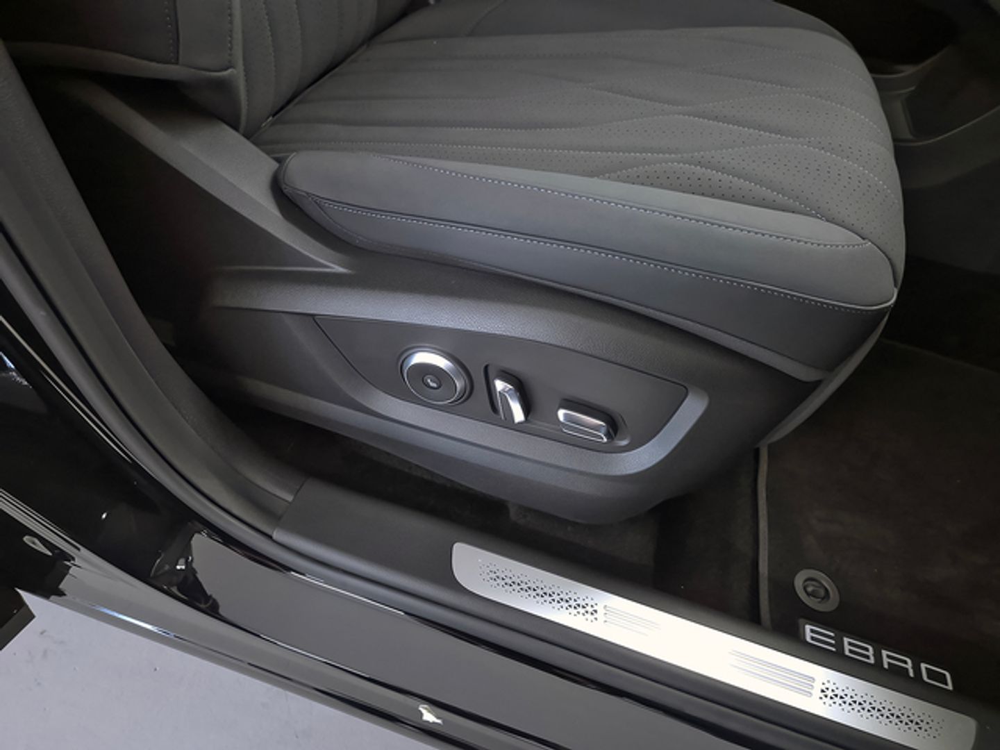 Ebro S800 1.6 TGDI Luxury DCT 108 kW (147 CV)