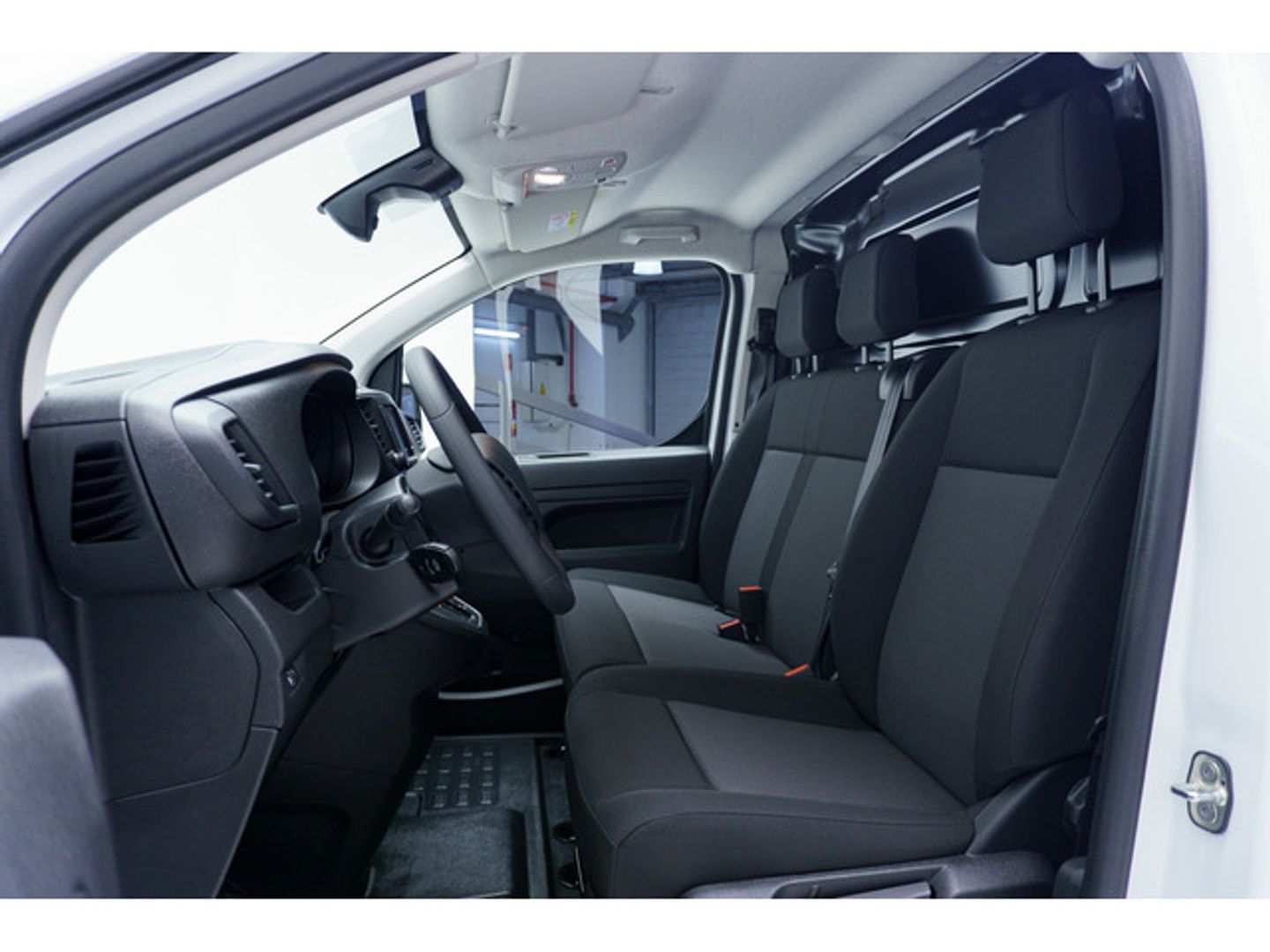 Peugeot e-Expert Furgón Eléctrico Batería 50kWh Long 100 kW (136 CV)