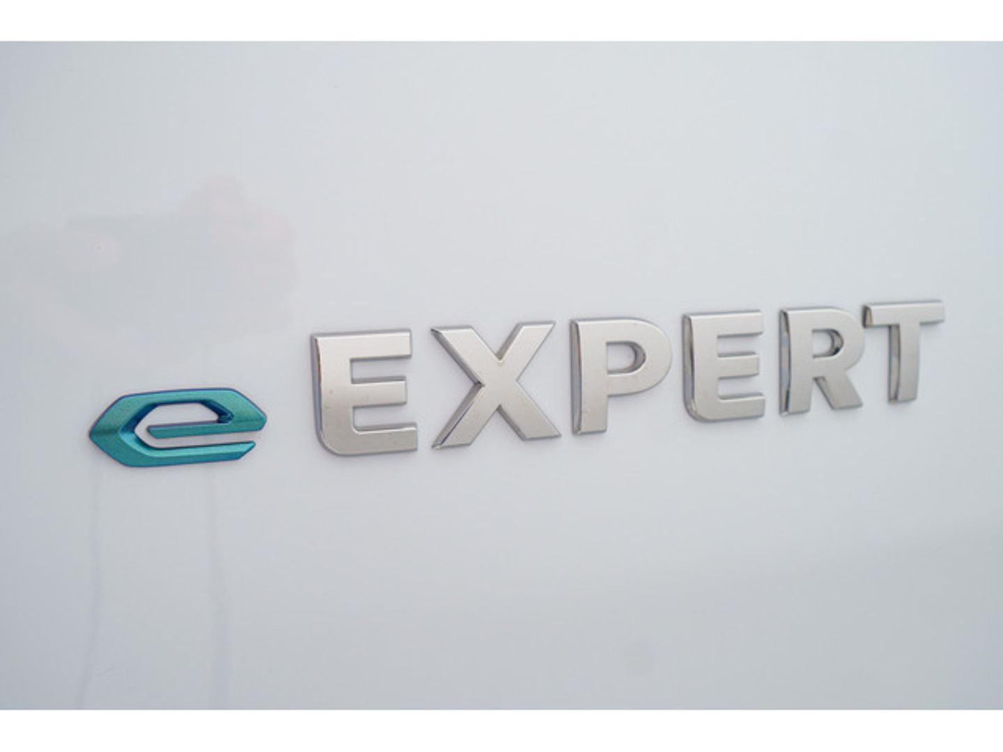 Peugeot e-Expert Furgón Eléctrico Batería 50kWh Long 100 kW (136 CV)