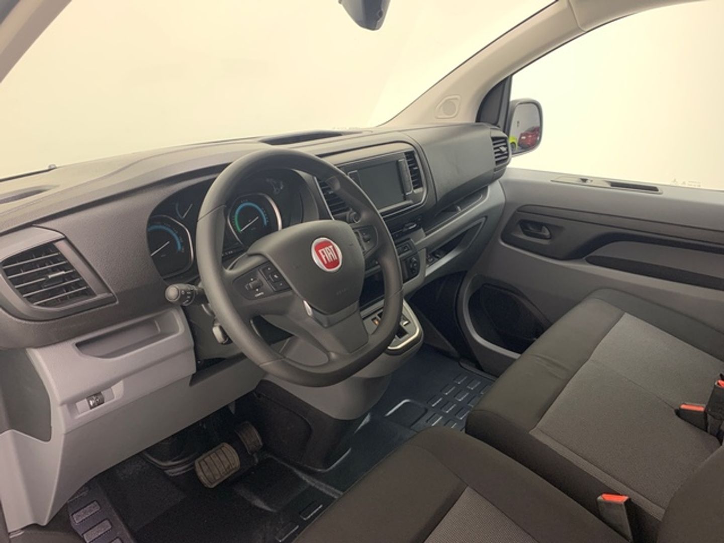 Fiat e-Scudo Furgon 75 kW L2 100 kW (136 CV)