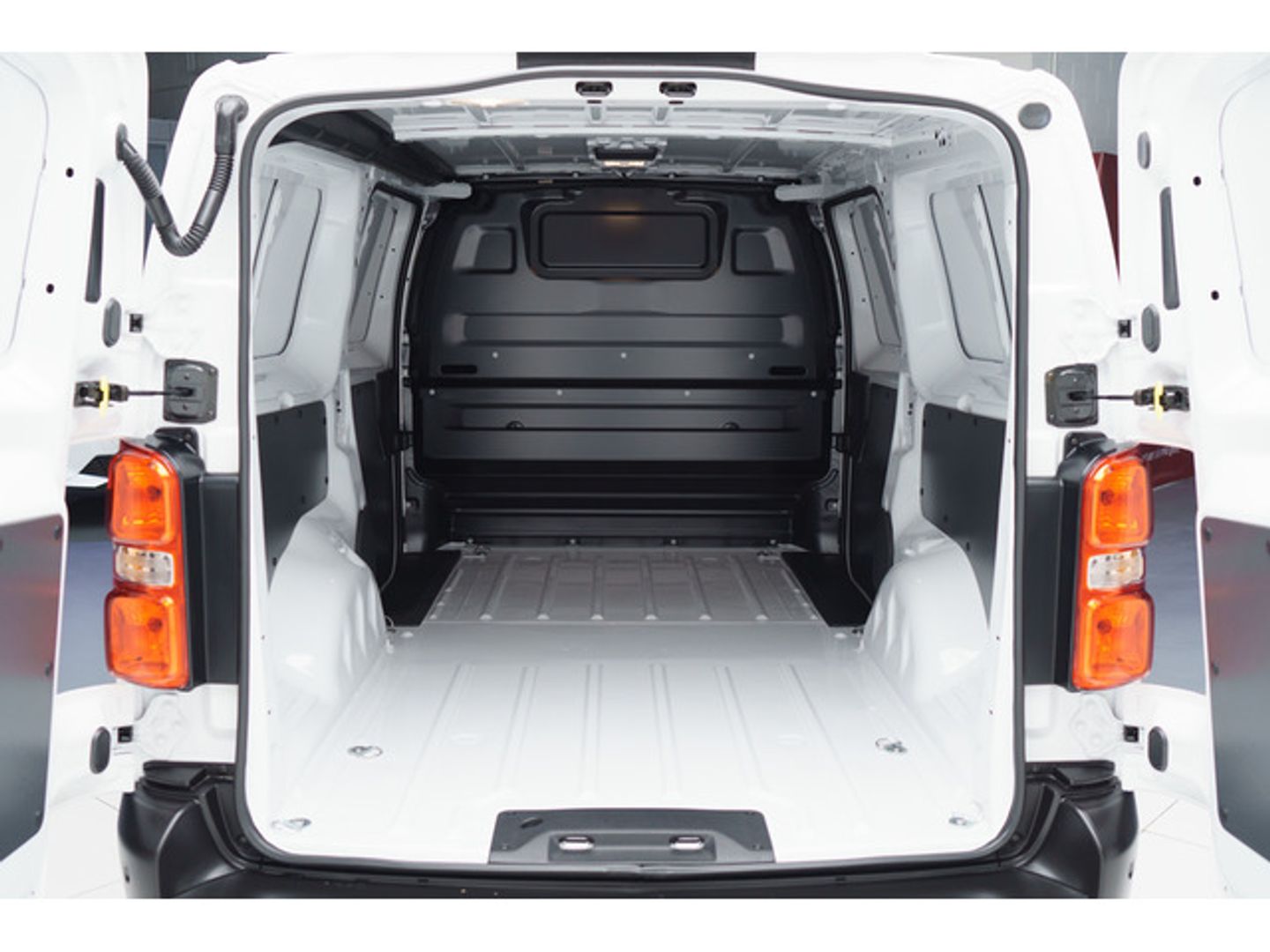 Opel Vivaro-e Furgon BEV 75kWhL Incrementada 100 kW (136 CV)