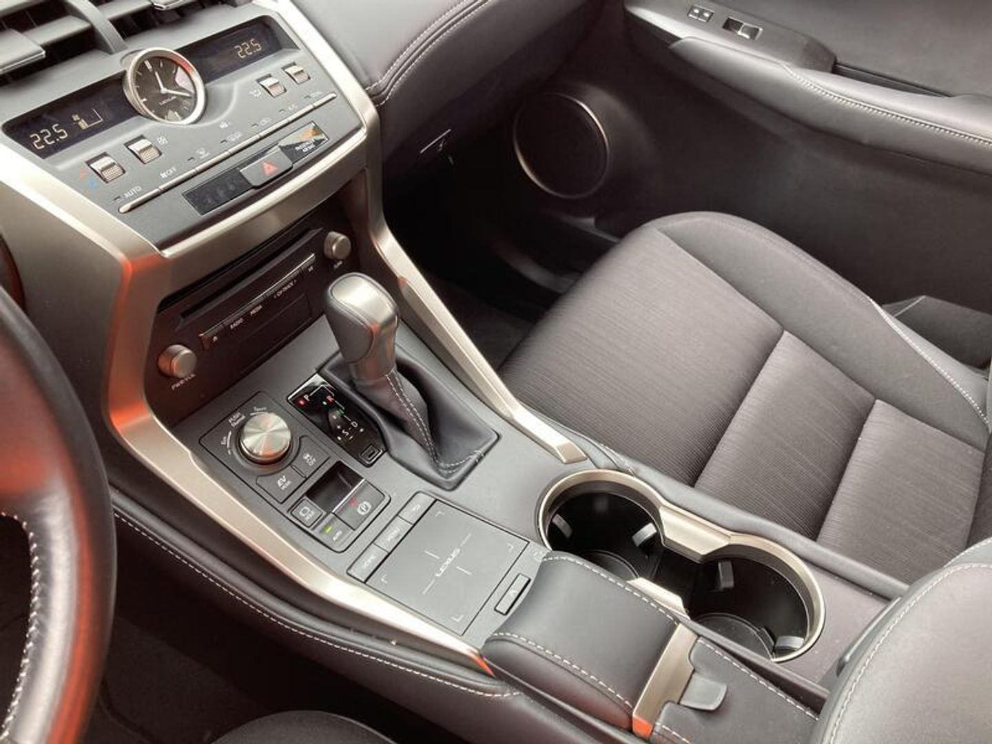 Lexus NX 300h Business Navigation 2WD 145 kW (197 CV)