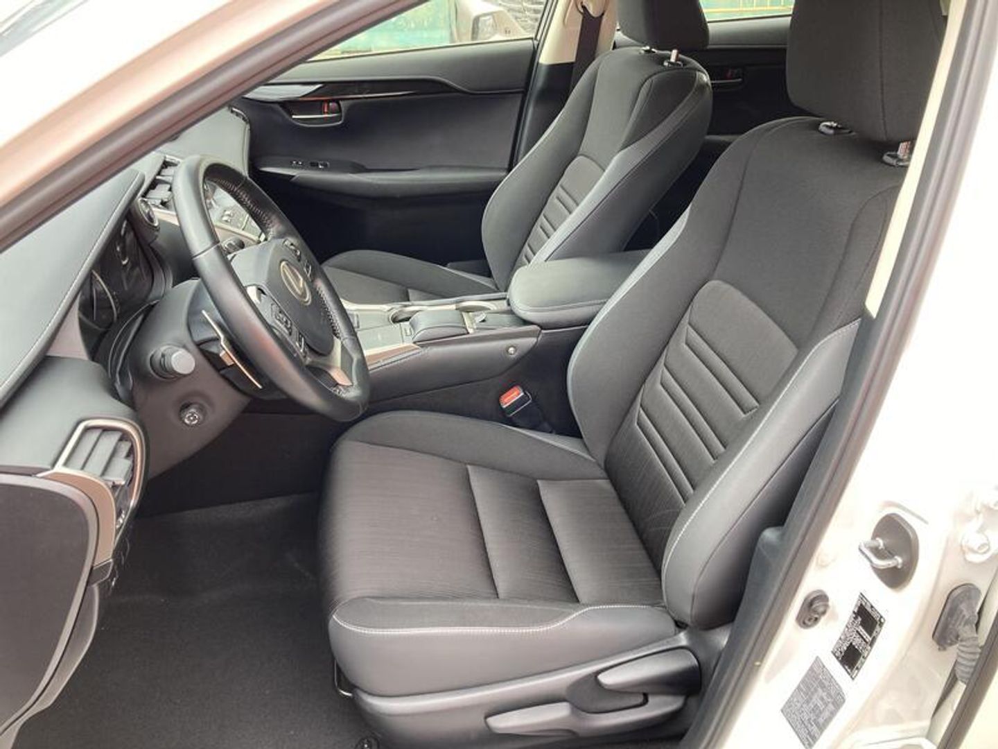 Lexus NX 300h Business Navigation 2WD 145 kW (197 CV)