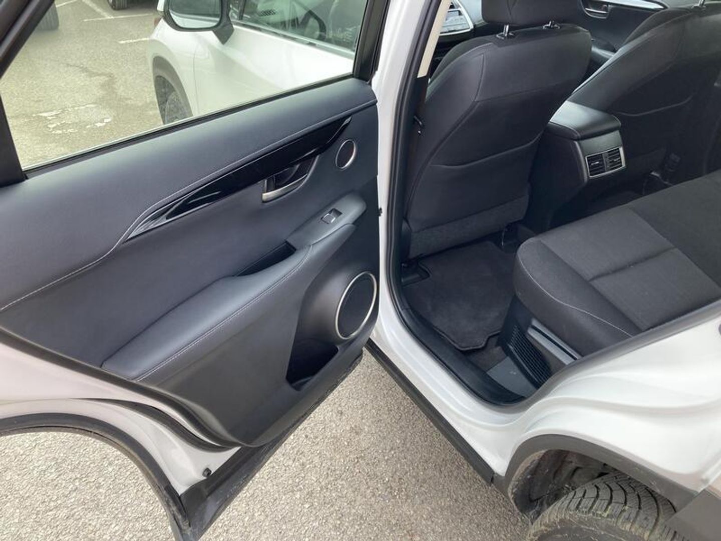 Lexus NX 300h Business Navigation 2WD 145 kW (197 CV)