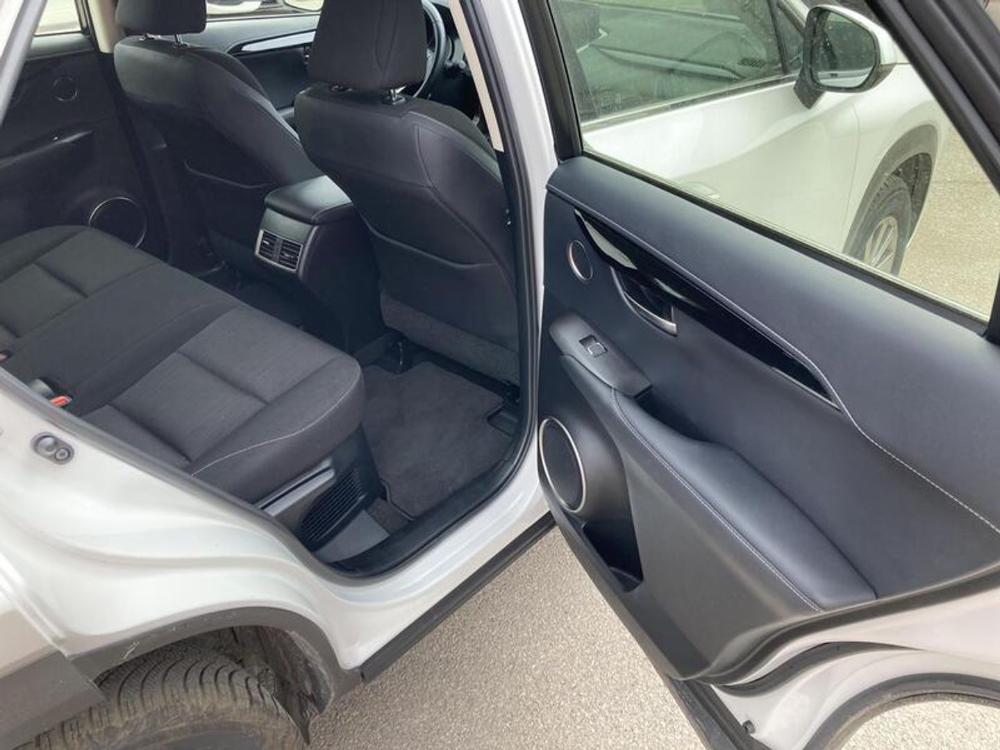 Lexus NX 300h Business Navigation 2WD 145 kW (197 CV)