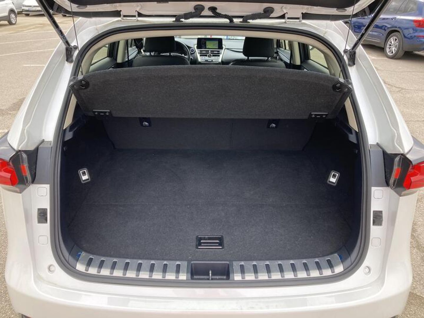 Lexus NX 300h Business Navigation 2WD 145 kW (197 CV)