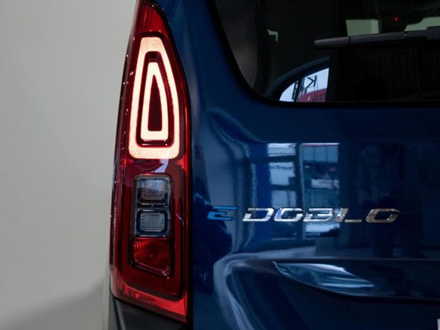 Fiat e-Doblò Combi 50kWh Talla M 100 kW (136 CV)