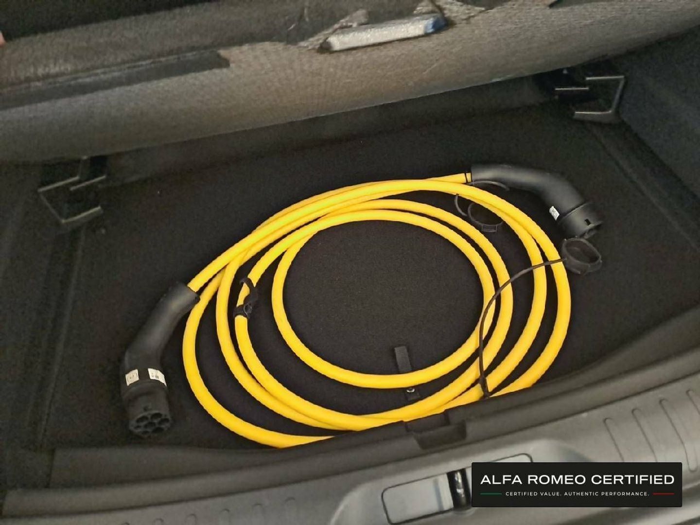 Alfa Romeo Junior Elettrica Speciale 115 kW (156 CV)