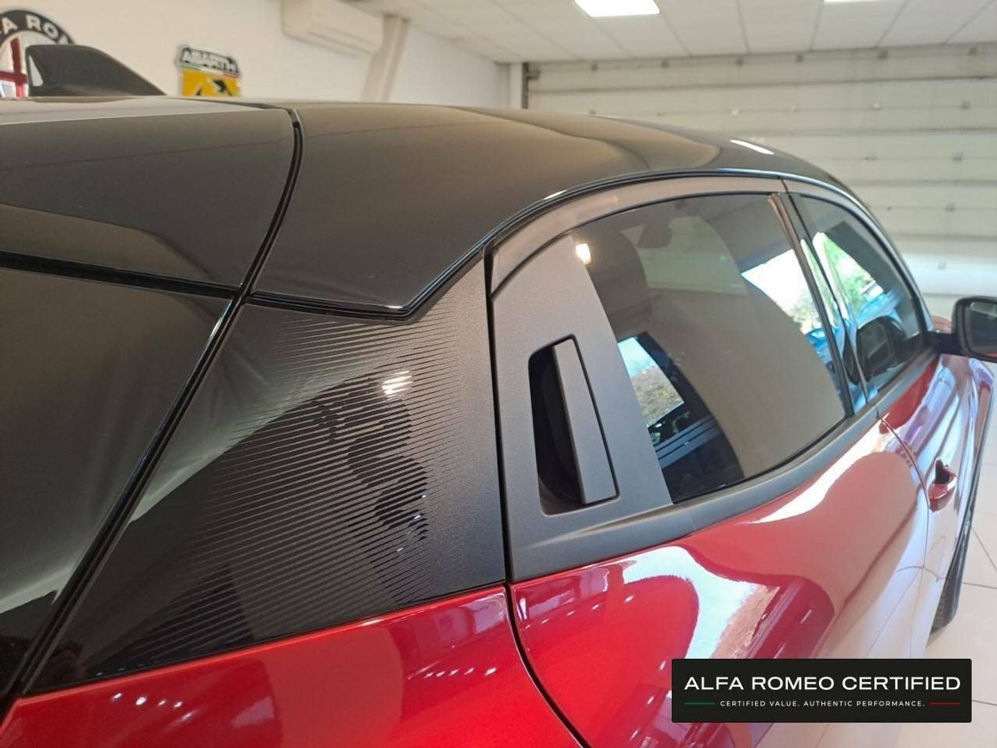 Alfa Romeo Junior Elettrica Speciale 115 kW (156 CV)