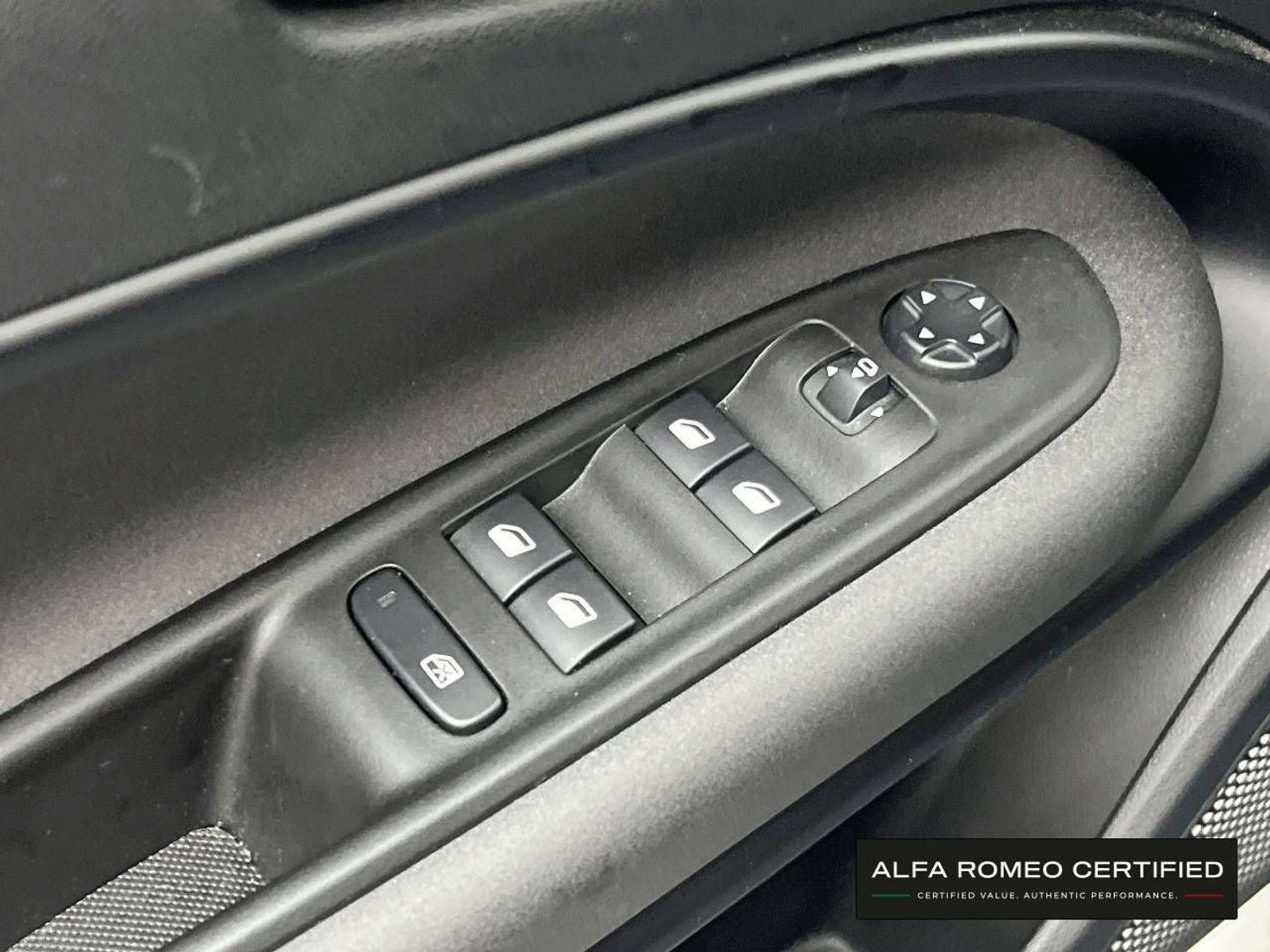 Alfa Romeo Junior Elettrica Speciale 115 kW (156 CV)