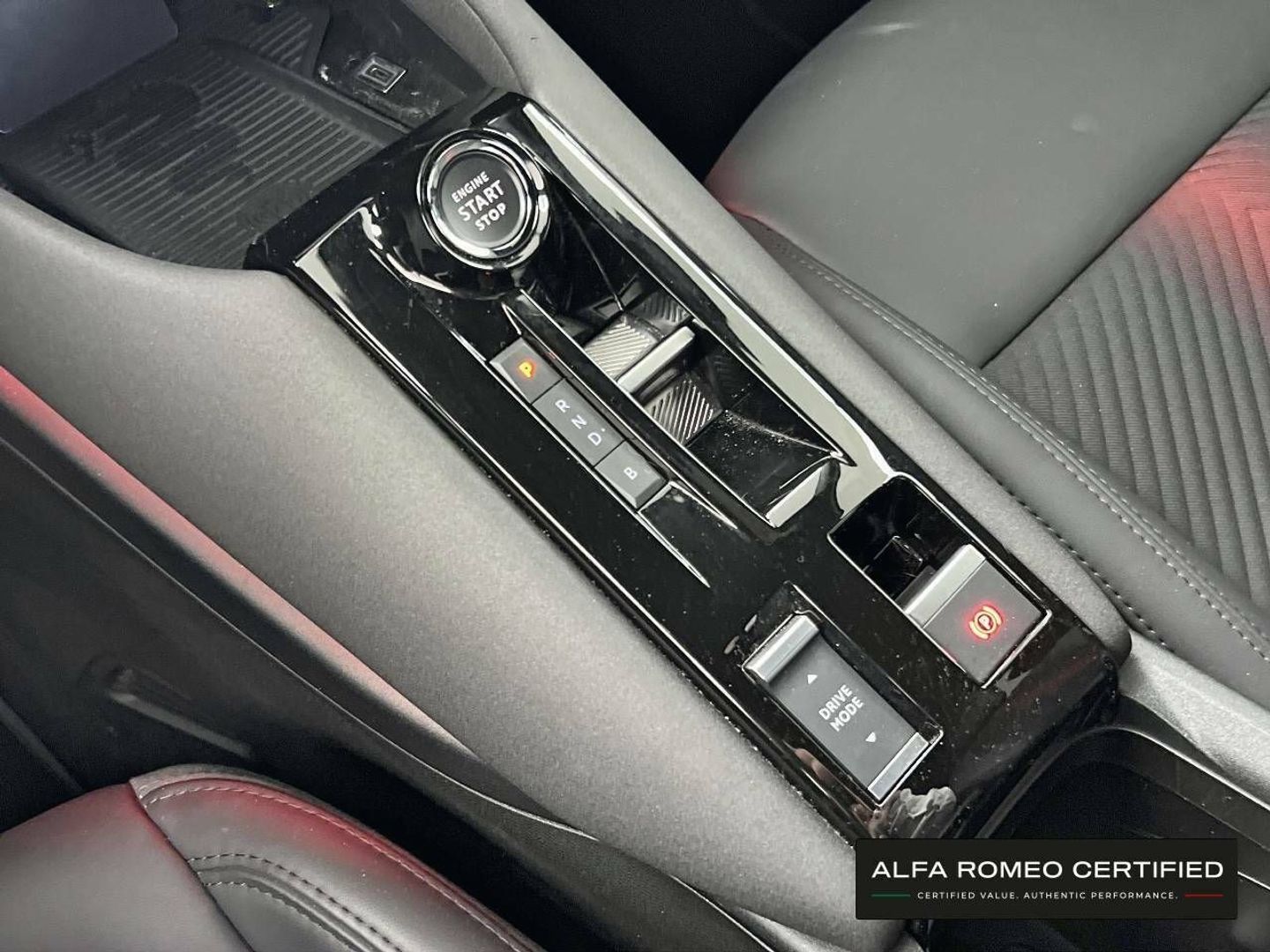 Alfa Romeo Junior Elettrica Speciale 115 kW (156 CV)