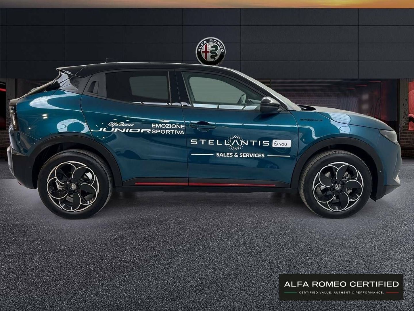 Alfa Romeo Junior Elettrica Speciale 115 kW (156 CV)