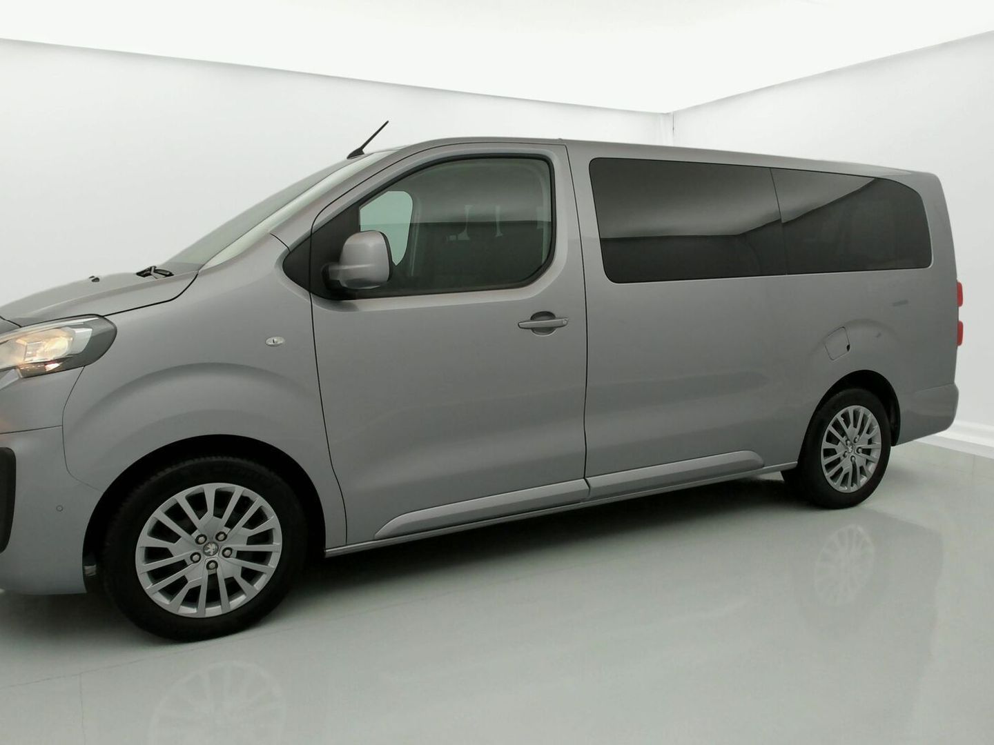 Peugeot Traveller BlueHDi 120 Business Long 88 kW (120 CV)
