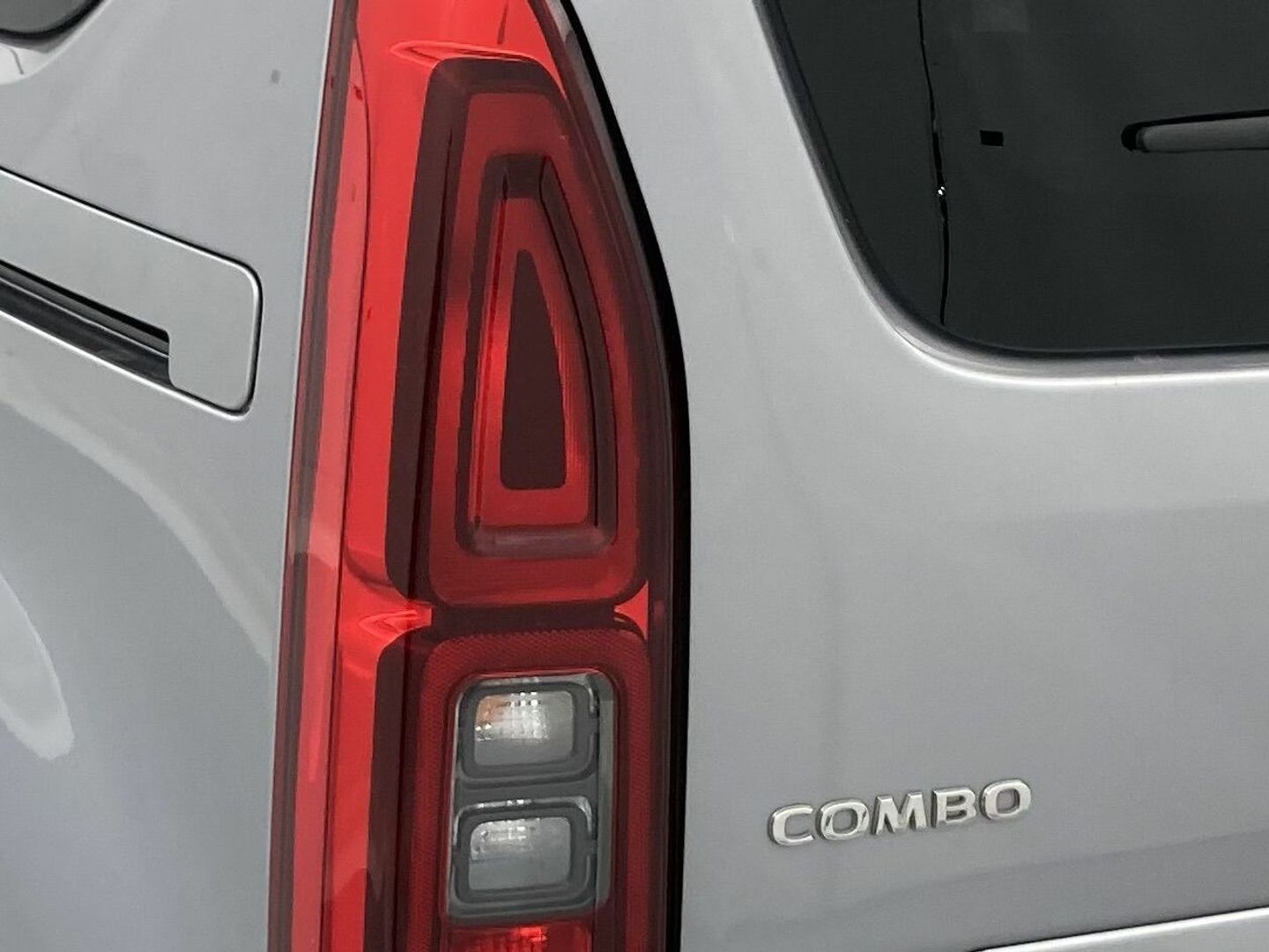 Opel Combo Life 1.5 TD Business Elegance Plus L 75 kW (102 CV)
