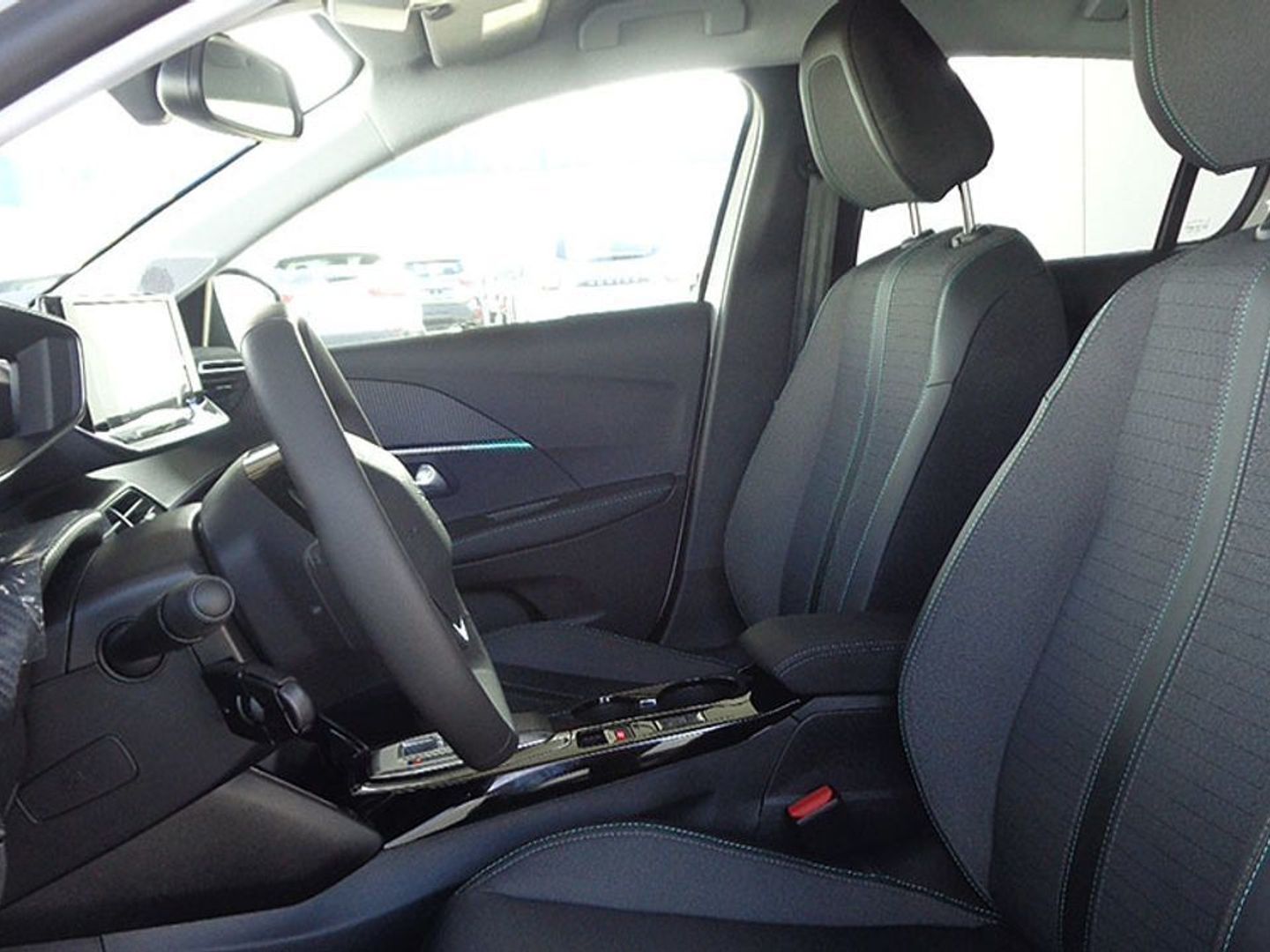 Peugeot e-208 Eléctrico Allure 100 kW (136 CV)
